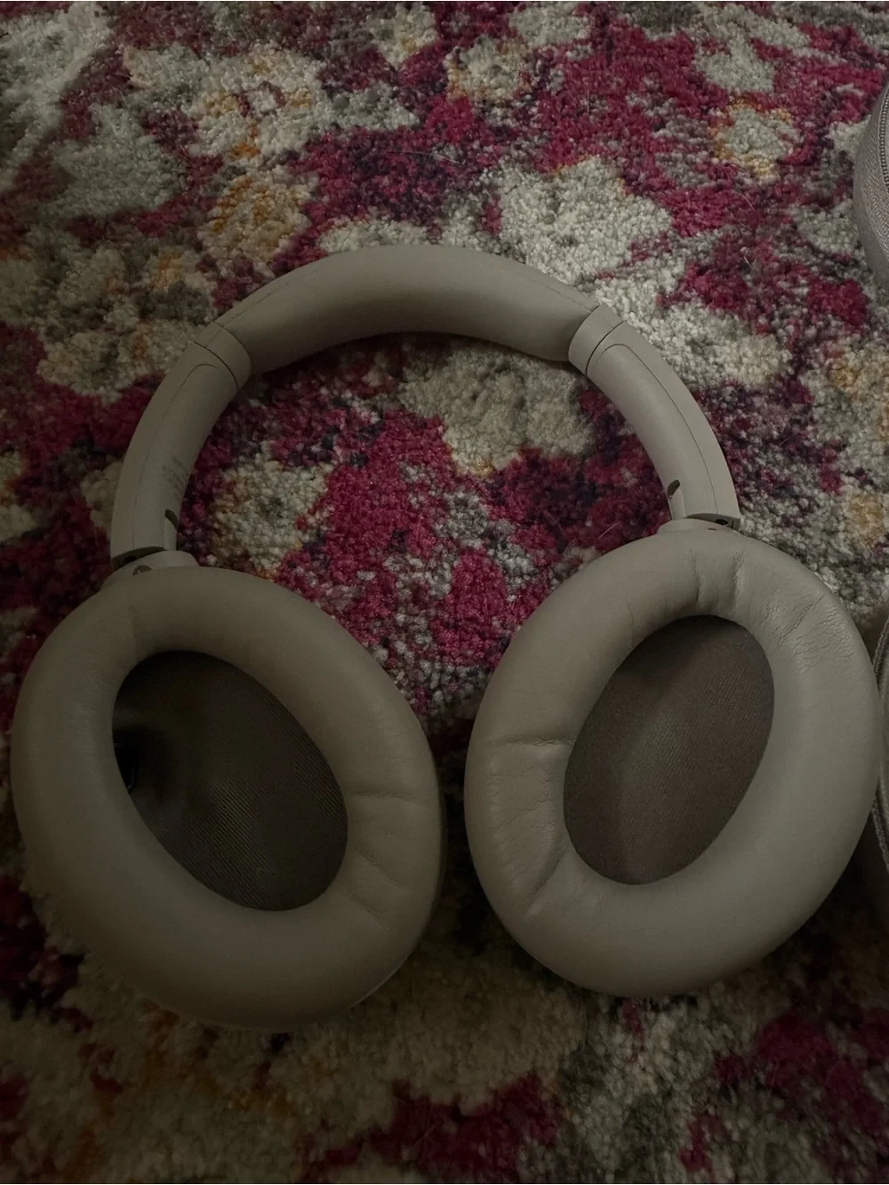 Sony WH-1000XM4 Wireless Noise Canceling Headphones – Silver 🤍